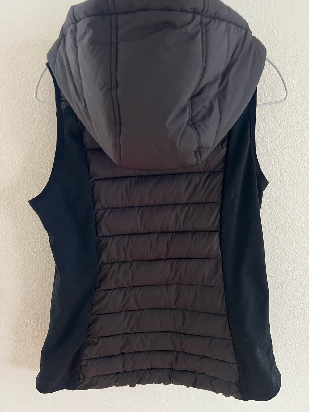 Bernardo Black Quilted Hooded Puffer Vest - Picture 6 of 9
